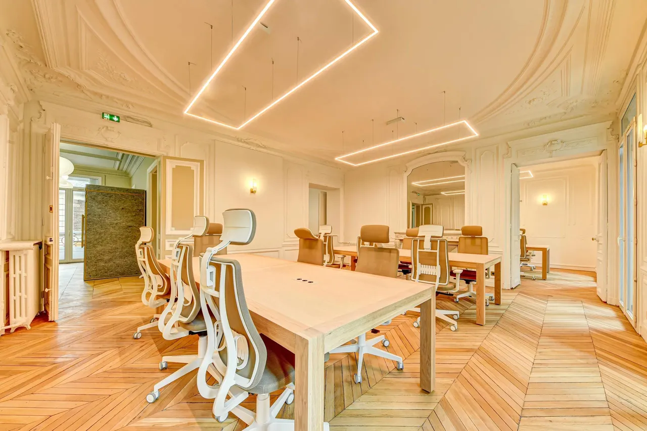 Bureau indépendant 36 postes à louer - Paris 10e (Gare De L'est) - photo 1