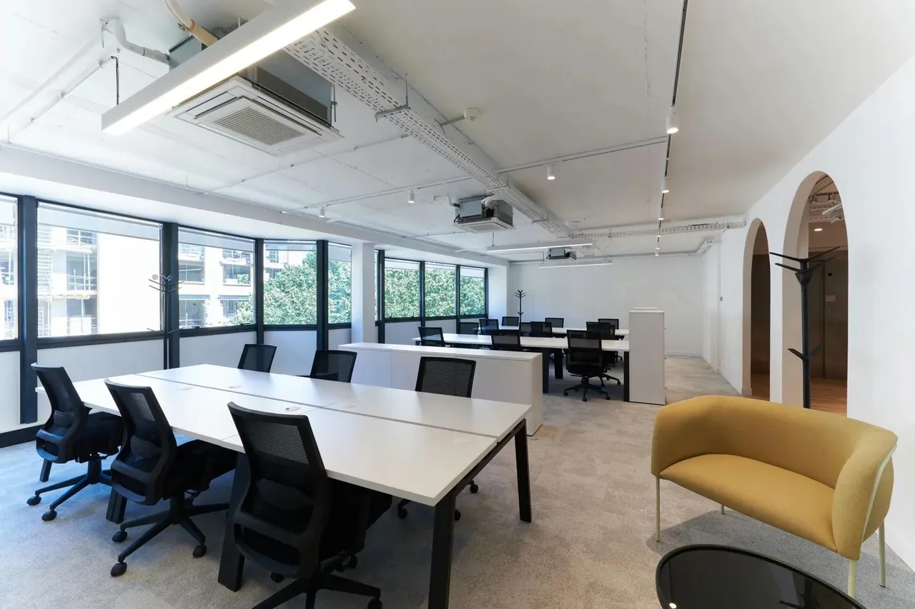 Bureau indépendant 36 postes à louer - Levallois-Perret (Bis rue Kléber) - photo 1