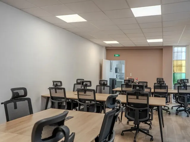Bureau indépendant 18 postes à louer - Rue du Faubourg Saint Martin, Paris 10e