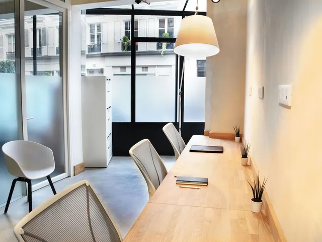 Bureau indépendant 27 postes à louer - Paris 17e (Breguet)