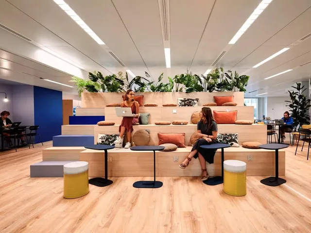 Bureau privé 11 postes à louer - Paris 15e (Colonel Pierre Avia) - photo 4