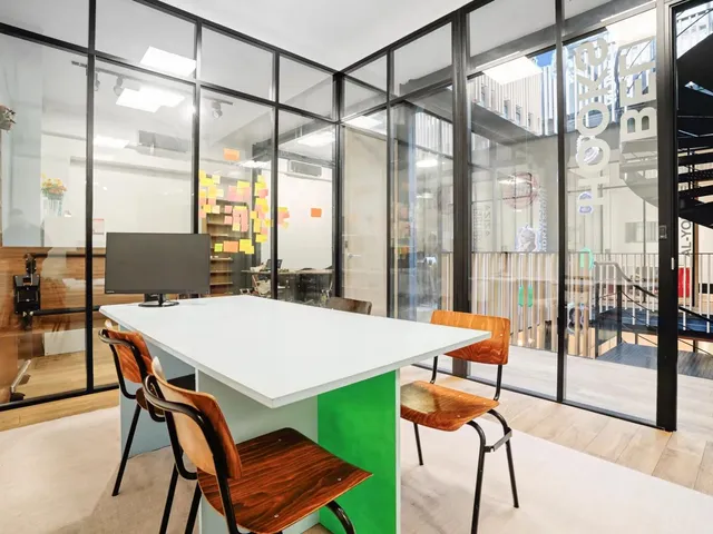 Bureau indépendant 35 postes à louer - Paris 10e (Gare De L'est) - photo 3