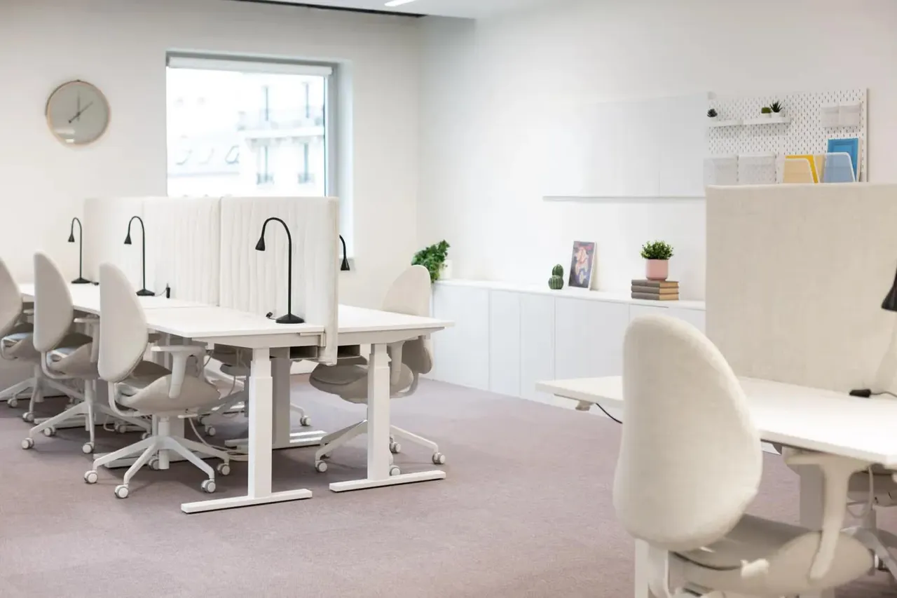Bureau privé 9 postes à louer - Paris 13e (Place d'Italie) - photo 1