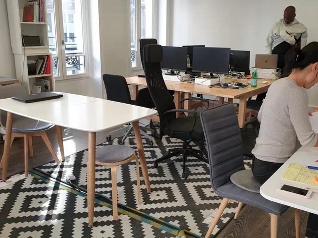 Bureau indépendant 15 postes à louer - Paris 2e (Sentier) - photo 2