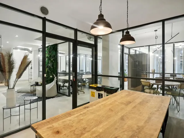 Bureau indépendant 16 postes à louer - Paris 9e (Place de Clichy) - photo 10