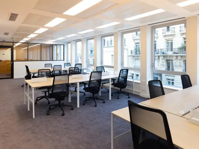 Bureau privé 10 postes à louer - Paris 17e (Alfred Roll) - photo 3