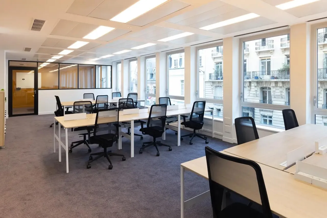 Bureau privé 16 postes à louer - Paris 17e (Alfred Roll) - photo 1