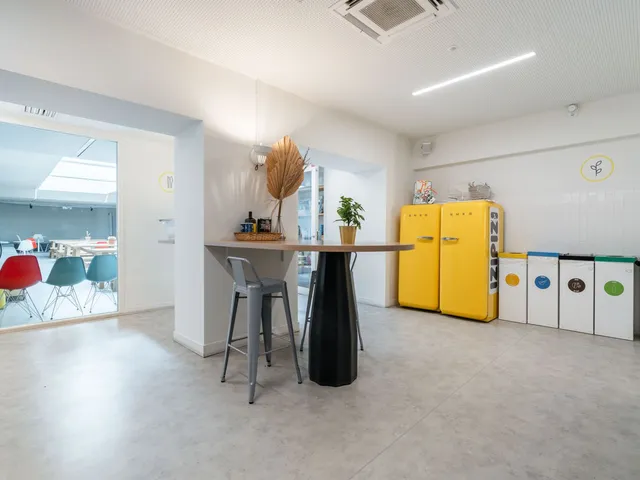 Bureau indépendant 18 postes à louer - Paris 9e (Place de Clichy) - photo 4