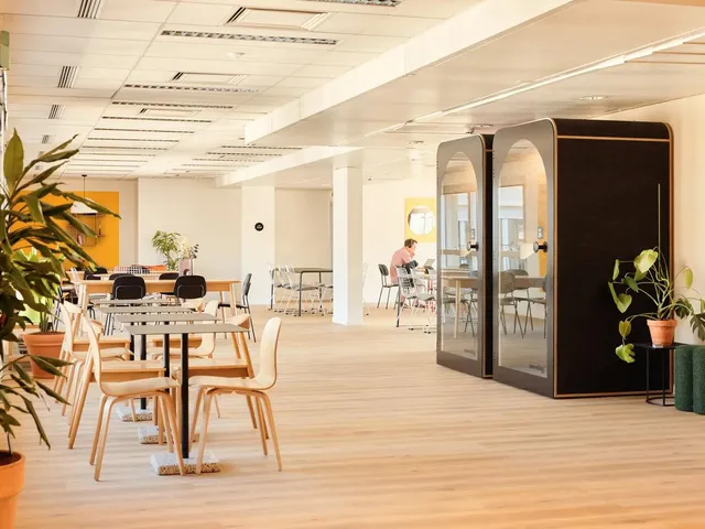 Bureau privé 18 postes à louer - Paris 18e (Sofia) - photo 2