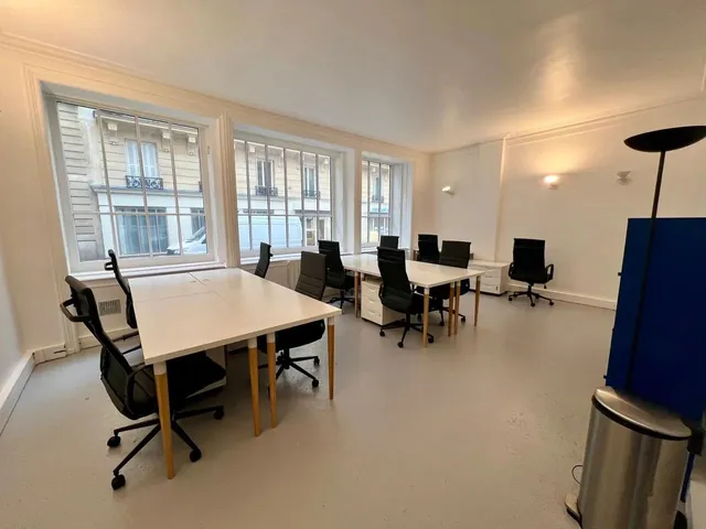 Bureau indépendant 20 postes à louer - Paris 10e (Rocroy)
