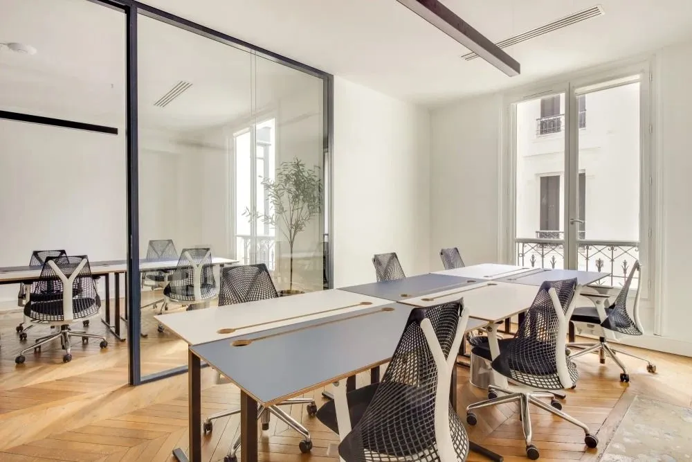 Bureau privé 16 postes à louer - Paris 8e (Rue de Stockholm) - photo 1