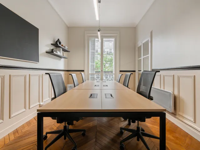 Bureau privatif 18 postes à louer - Paris 17e (Carnot) - photo 2