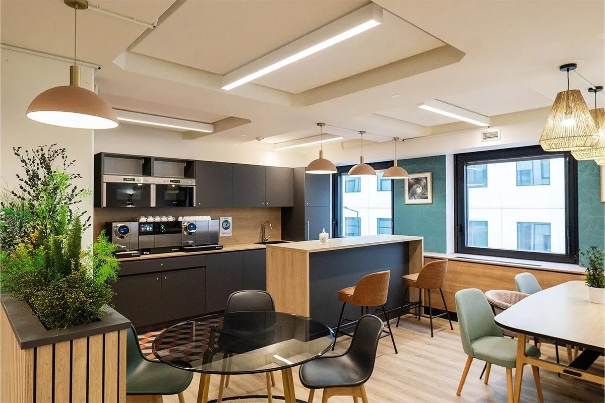 Bureau privé 6 postes à louer - Lyon (Genève) - photo 1
