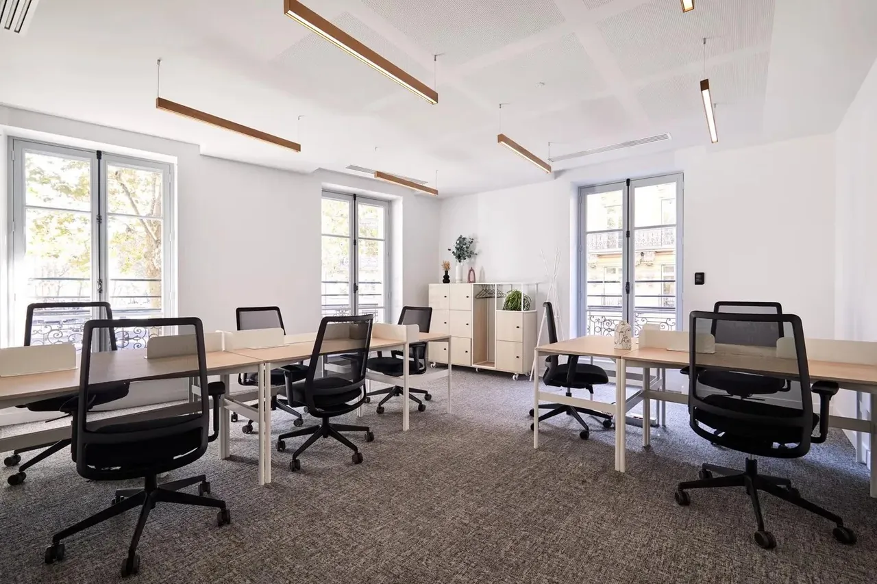 Bureau privé 14 postes à louer - Paris 8e (Boulevard Haussmann - 960€/poste) - photo 1
