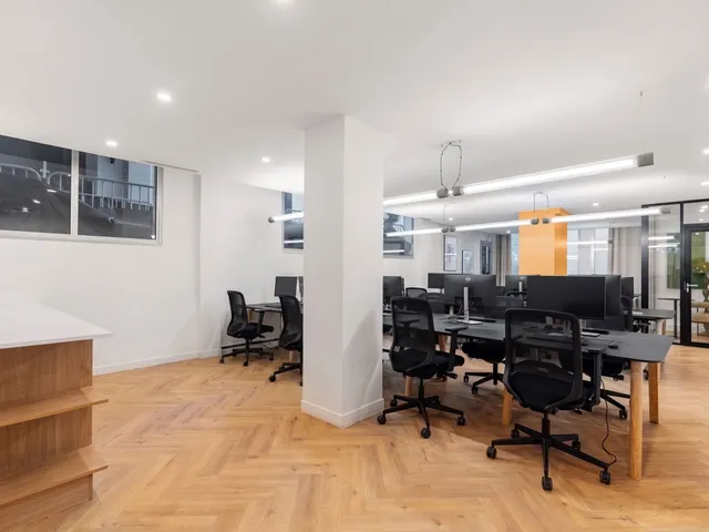 Bureau privatif 24 postes à louer - Paris 9e (Pigalle) - photo 5