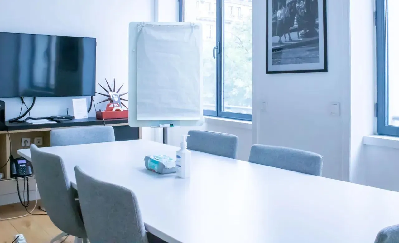 Bureau privé 14 postes à louer - Paris 2e (Bonne Nouvelle) - photo 1