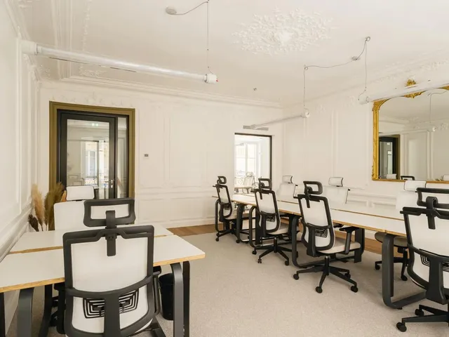 Bureau privatif 32 postes à louer - Paris 8e (George V) - photo 5