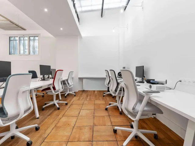 Bureau indépendant 19 postes à louer - Paris 10e (Poissonnière) - photo 4