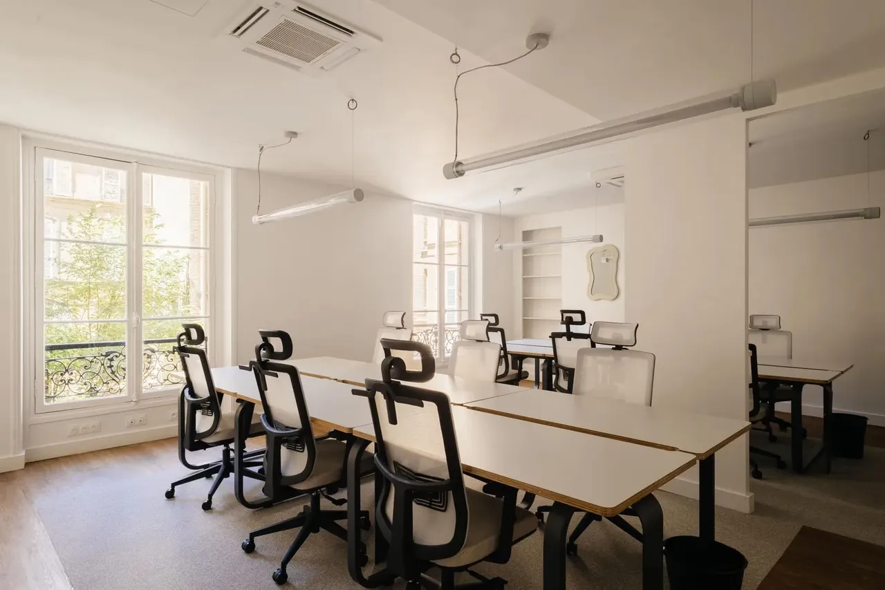 Bureau privatif 32 postes à louer - Paris 8e (George V) - photo 1