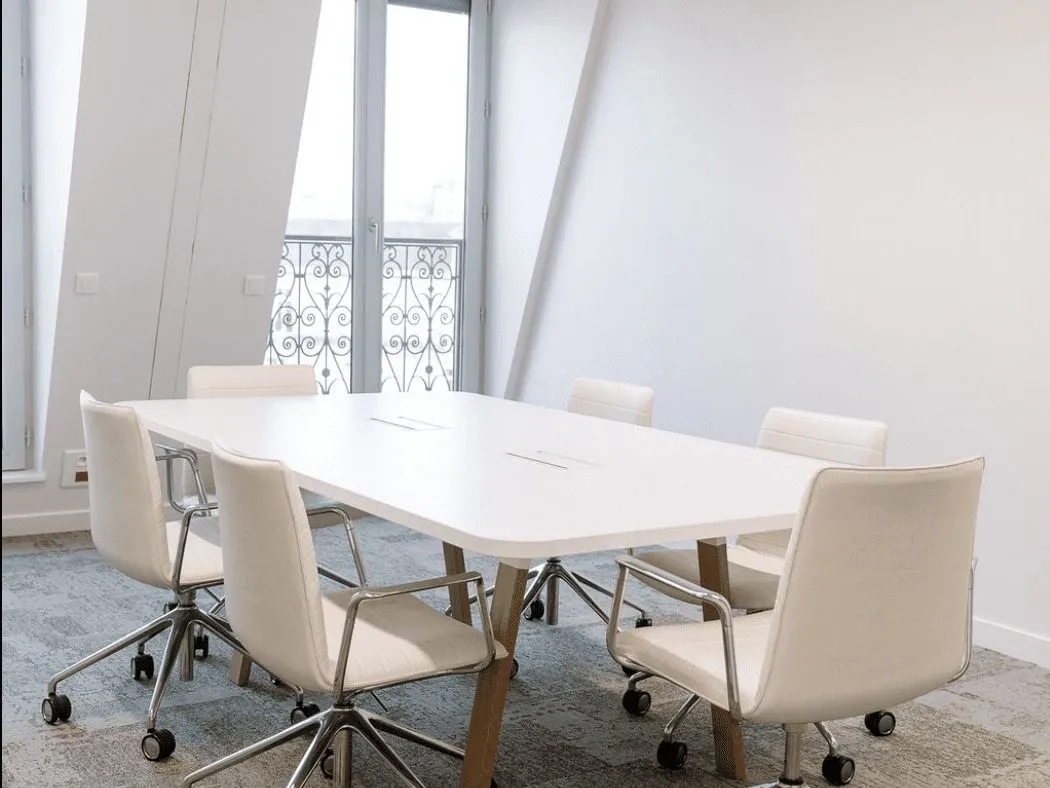 Bureau privé 4 postes à louer - Paris 16e (Marceau) - photo 1