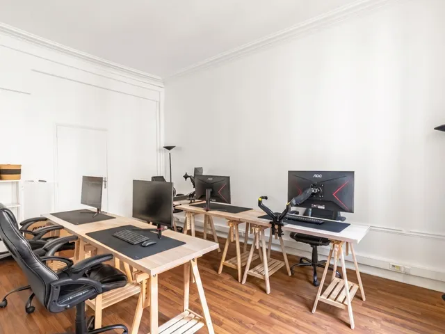 Bureau indépendant 24 postes à louer - Paris 10e (Faubourg Poissonnière) - photo 2