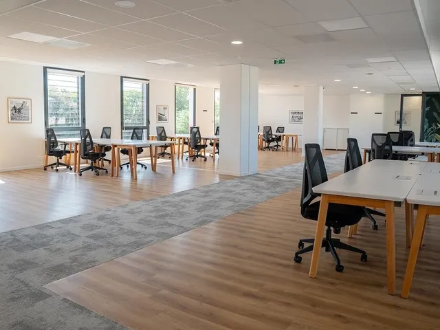 Bureau privé 3 postes à louer - Montpellier (Isabelle Eberhardt) - photo 2