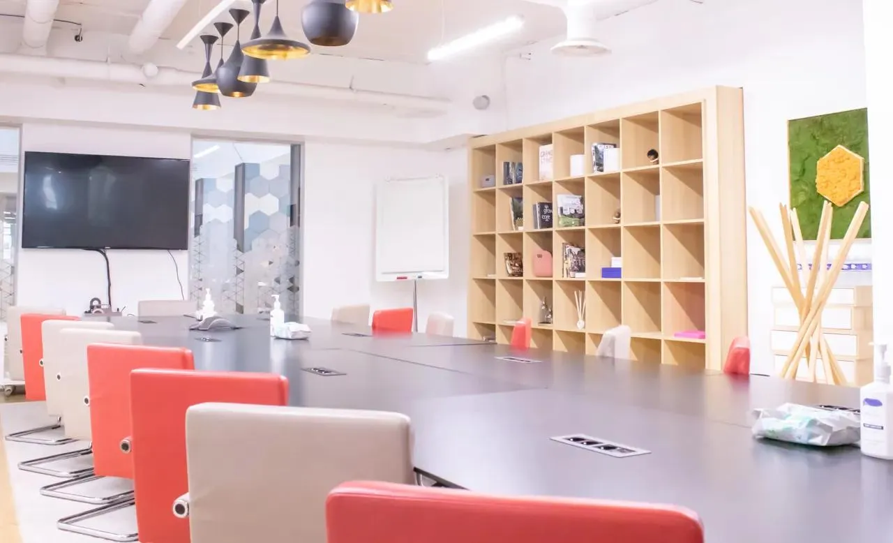Bureau privé 3 postes à louer - Paris 2e (Bonne Nouvelle) - photo 1