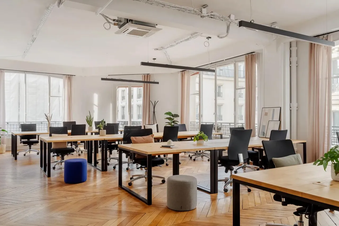 Bureau indépendant 50 postes à louer - Paris 10e (Faubourg Poissonnière) - photo 1