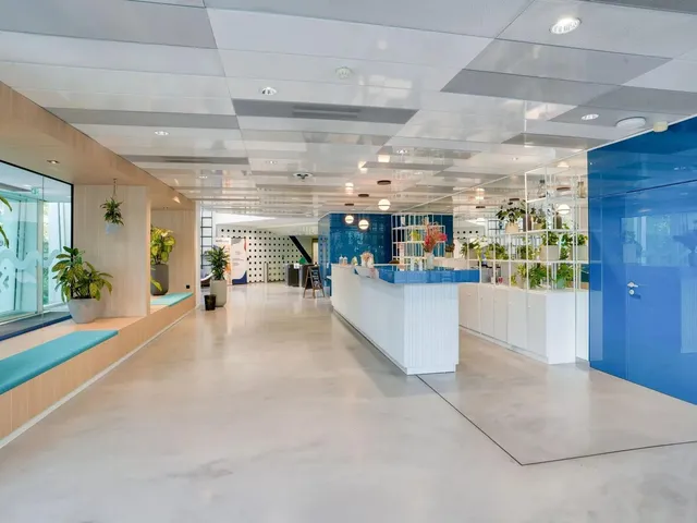 Bureau indépendant 12 postes à louer - Puteaux (La Défense) - photo 11