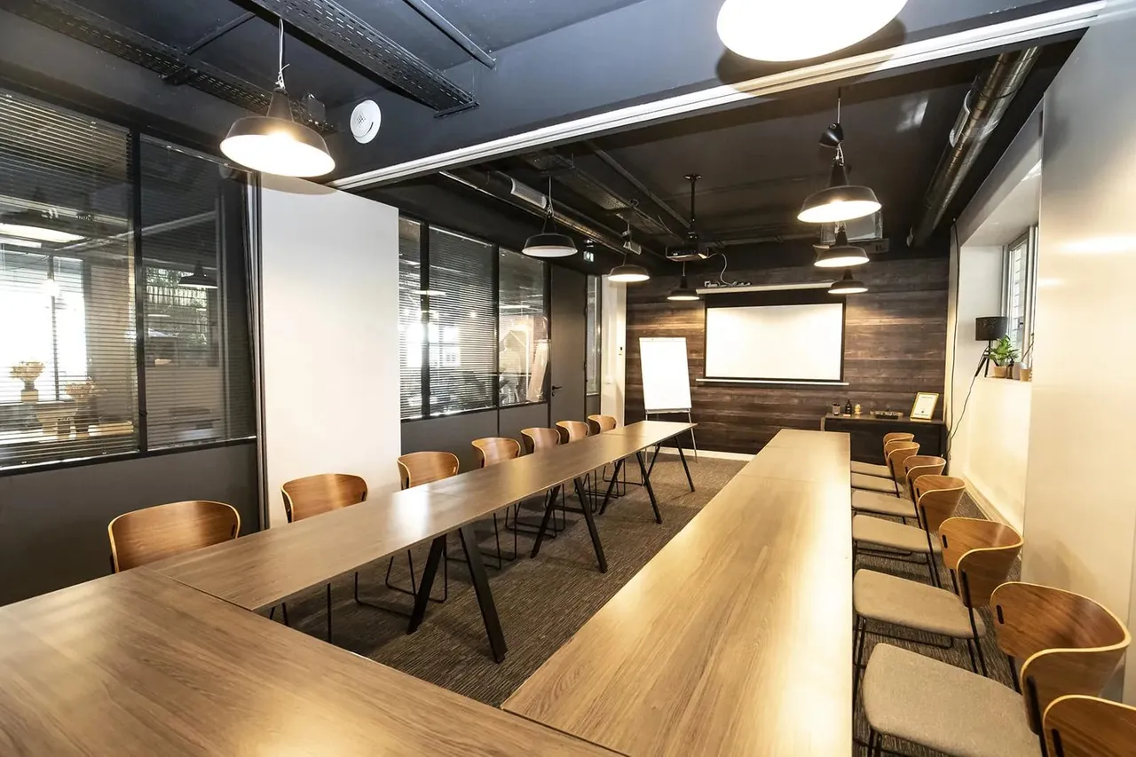 Bureau privé 15 postes à louer - Clichy (Bateliers) - photo 1
