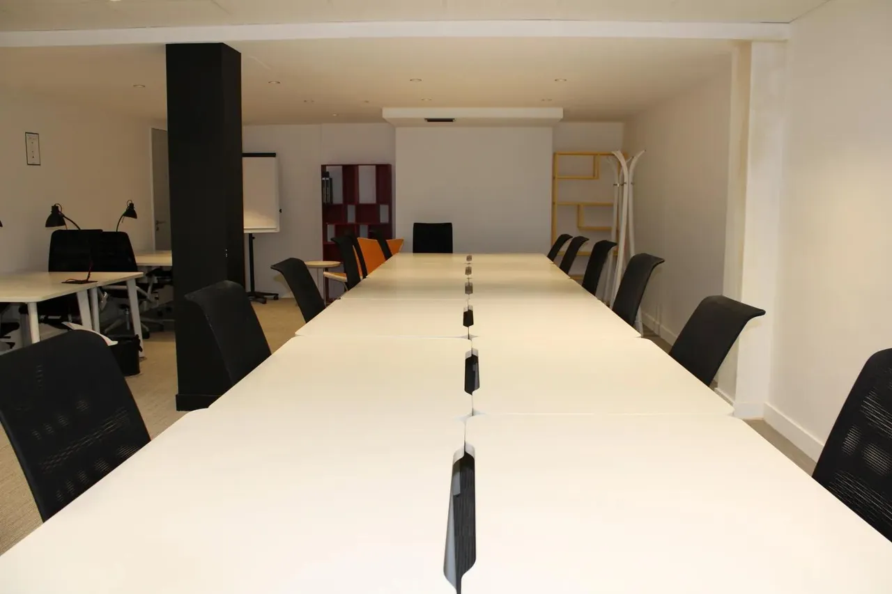 Bureau privé 8 postes à louer - Neuilly-sur-Seine (Bis rue de Villiers) - photo 1