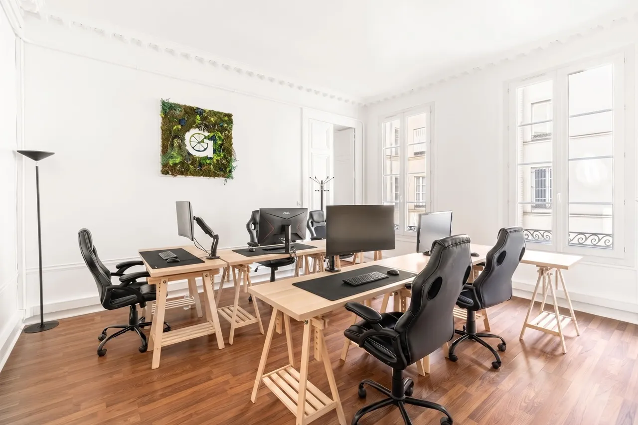 Bureau indépendant 24 postes à louer - Paris 10e (Faubourg Poissonnière) - photo 1