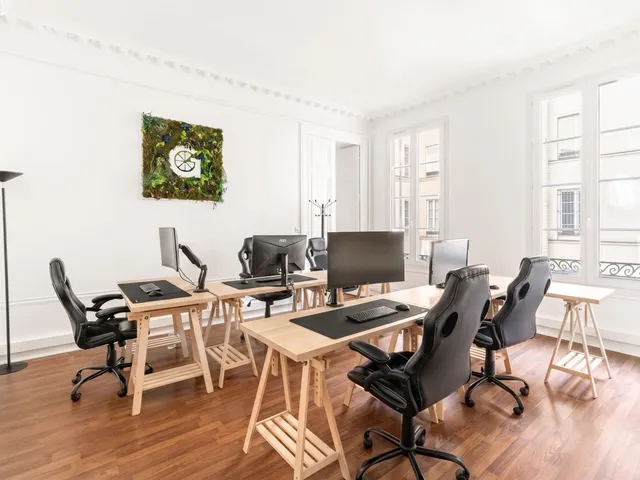 Bureau indépendant 24 postes à louer - Paris 10e (Faubourg Poissonnière)