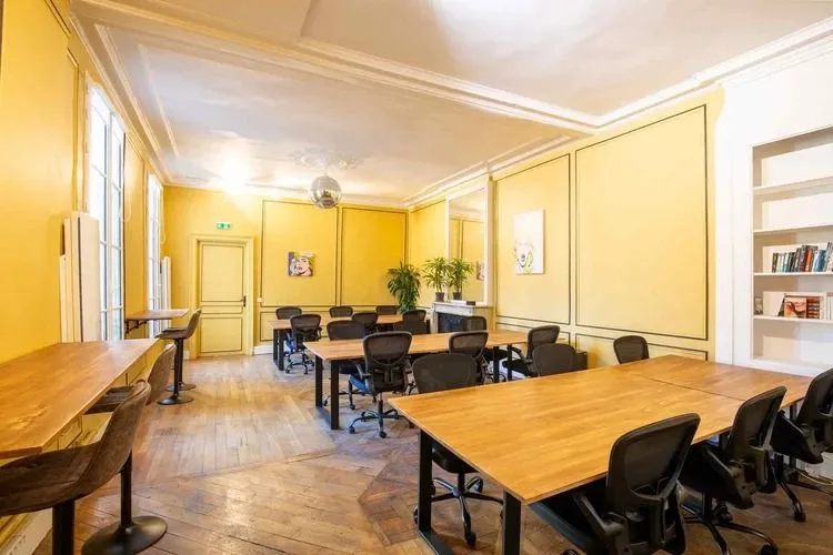 Bureau indépendant 18 postes à louer 440 EUR/poste - Rue du Faubourg Poissonnière, Paris 10e - photo 1