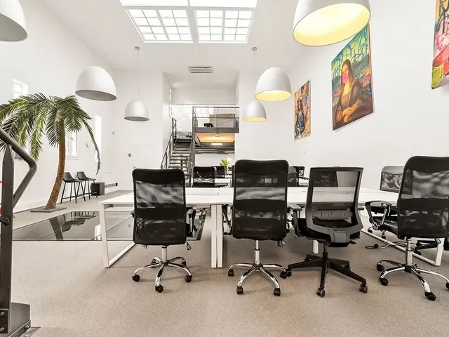 Bureau indépendant 98 postes à louer - Paris 10e (Strasbourg)