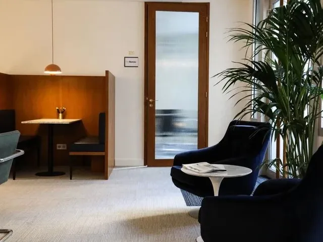 Bureau privé 9 postes à louer - Paris 8e (Cours Albert 1er) - photo 2