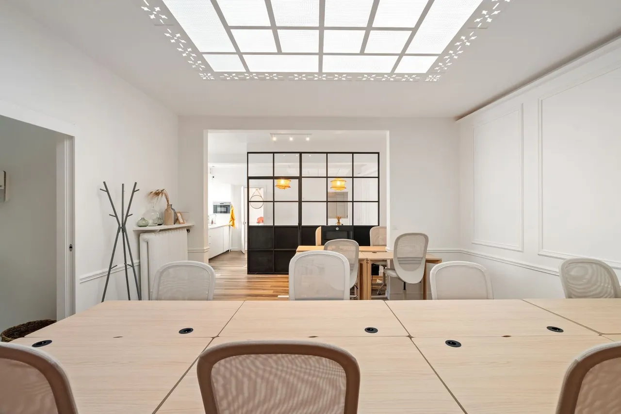 Bureau indépendant 18 postes à louer - Paris 9e (Saint-lazare) - photo 1