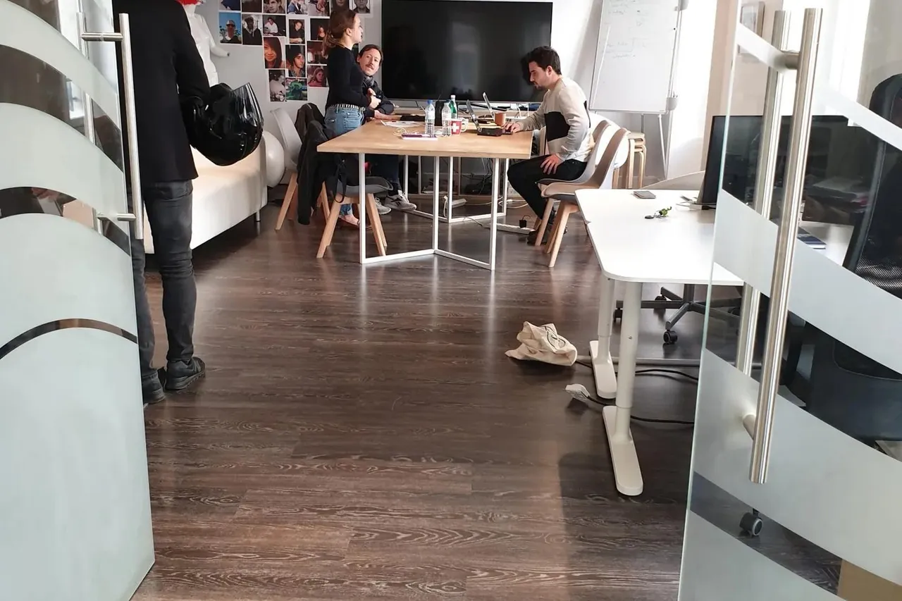 Bureau indépendant 15 postes à louer - Paris 2e (Sentier) - photo 1