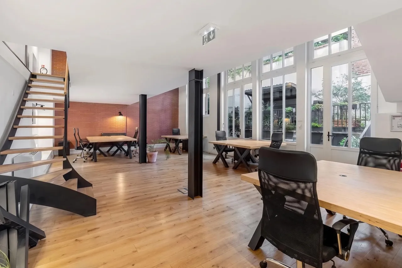 Bureau indépendant 18 postes à louer - Paris 17e (Guy Môquet) - photo 1