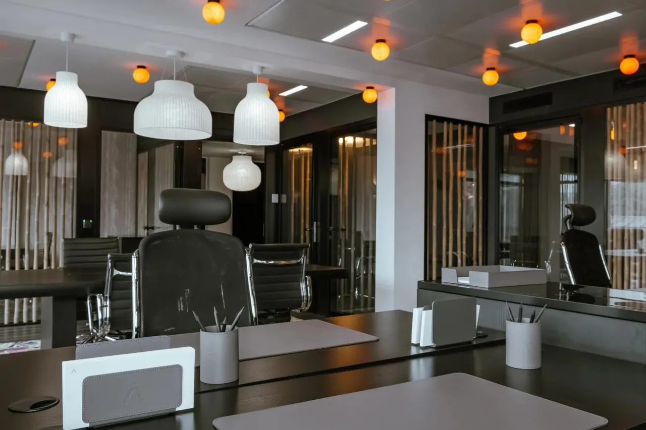 Grand bureau privé 80 postes à louer - Paris 8e (Saint-Lazare) - photo 1
