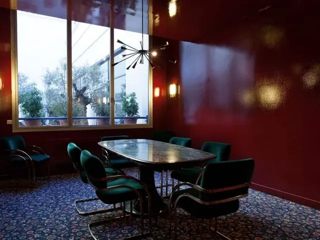 Bureau privé 9 postes à louer - Paris 8e (Cours Albert 1er) - photo 6