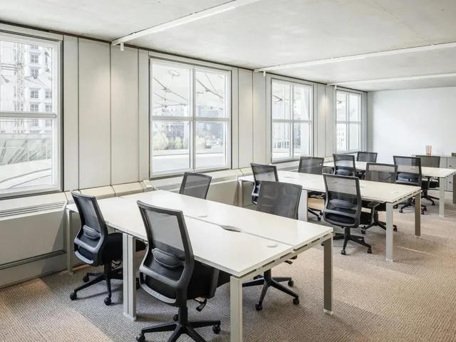 Bureau indépendant 8 postes à louer - Puteaux (Parvis de La Défense)