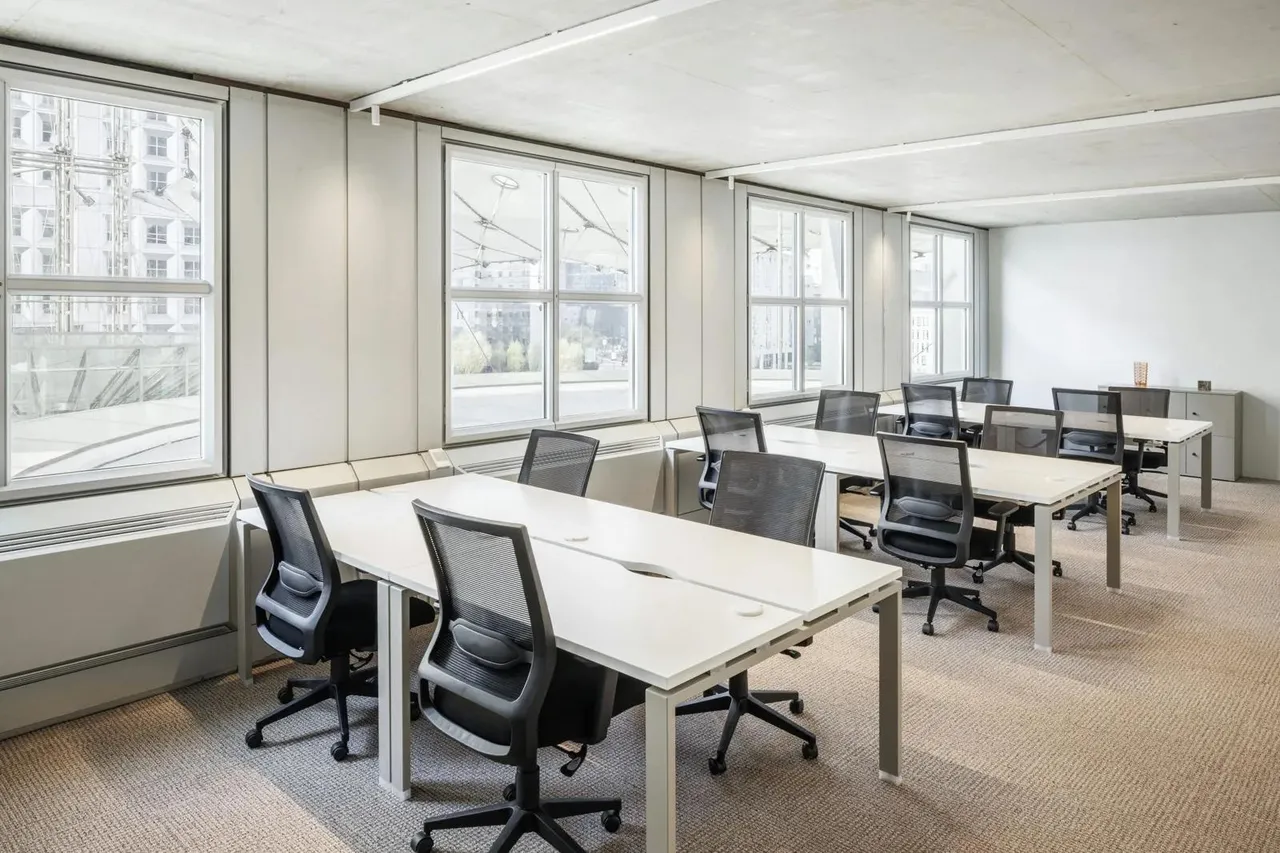 Bureau indépendant 8 postes à louer - Puteaux (Parvis de La Défense) - photo 1