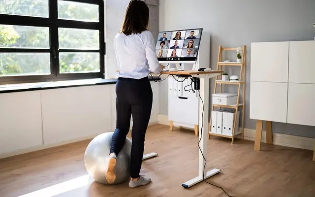 Travailler debout ou en marchant : les bienfaits