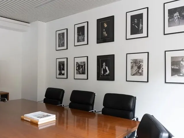 Bureau privé 3 postes à louer - Paris 8e (Champs-Élysées) - photo 3