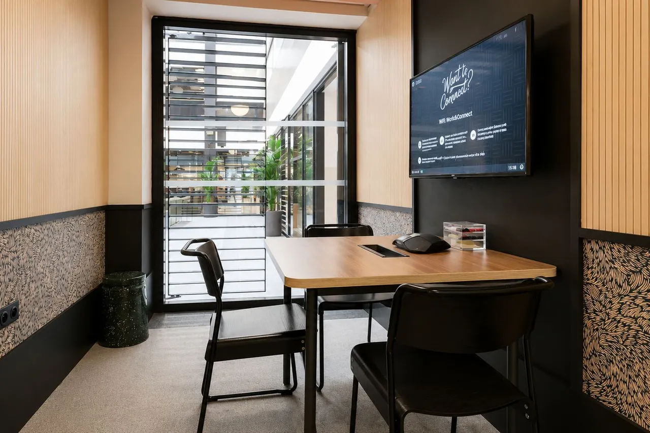 Bureau privé 6 postes à louer - Paris 3e (Archives) - photo 1