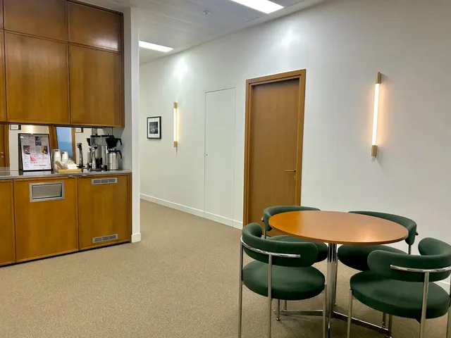 Bureau privé 3 postes à louer - Rue Notre-Dame des Victoires, Paris 2e - photo 5