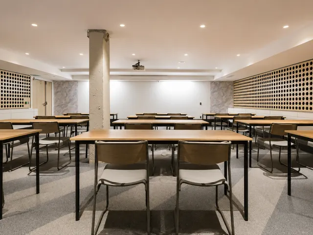 Bureau privé 8 postes à louer - Paris 3e (Archives)