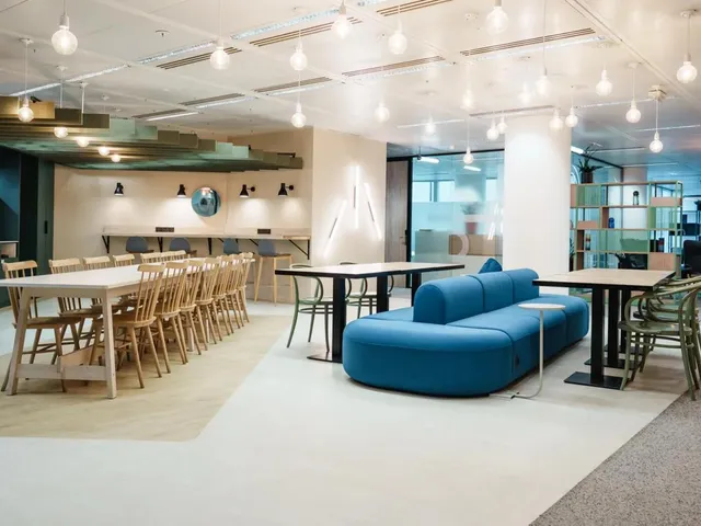 Bureau privé 5 postes à louer - Courbevoie (Esplanade du Général de Gaulle) - photo 6