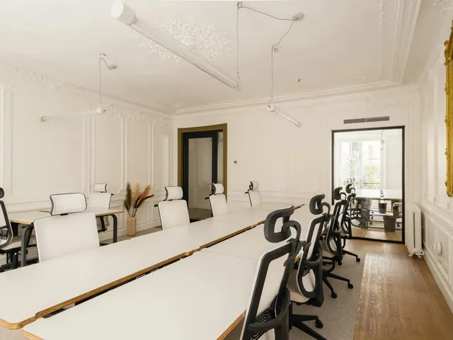 Bureau privatif 32 postes à louer - Paris 8e (George V) - photo 4